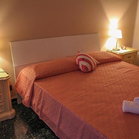 Casa Mariuccia - A Due Passi Dal Mare Appartement Savona Buitenkant foto