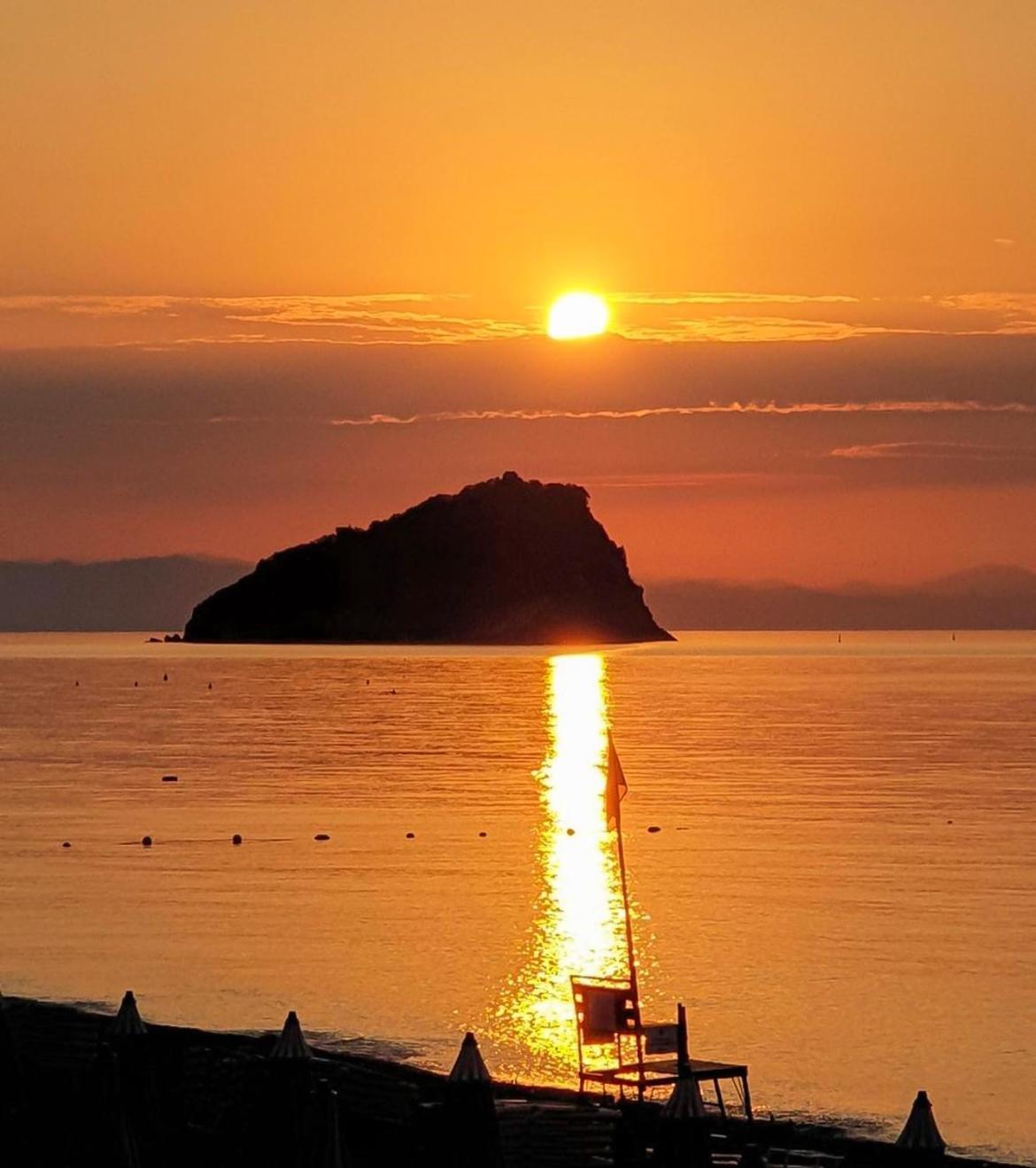 Casa Mariuccia - A Due Passi Dal Mare Appartement Savona Buitenkant foto